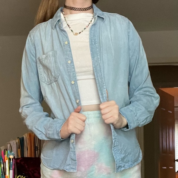 🎶 Light Chambray Shirt - Picture 1 of 6